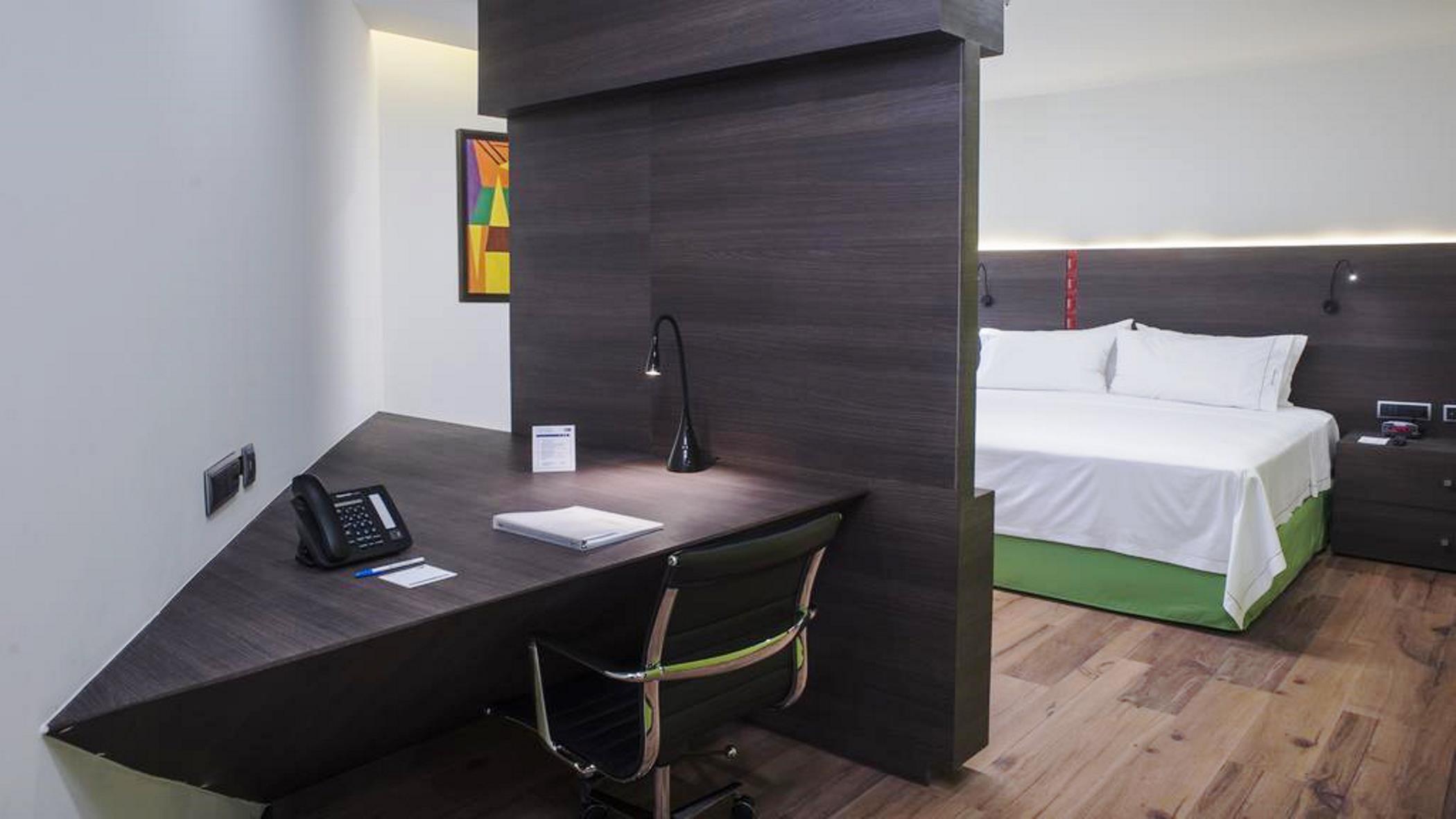 Hotel Express Aeropuerto By Ihg