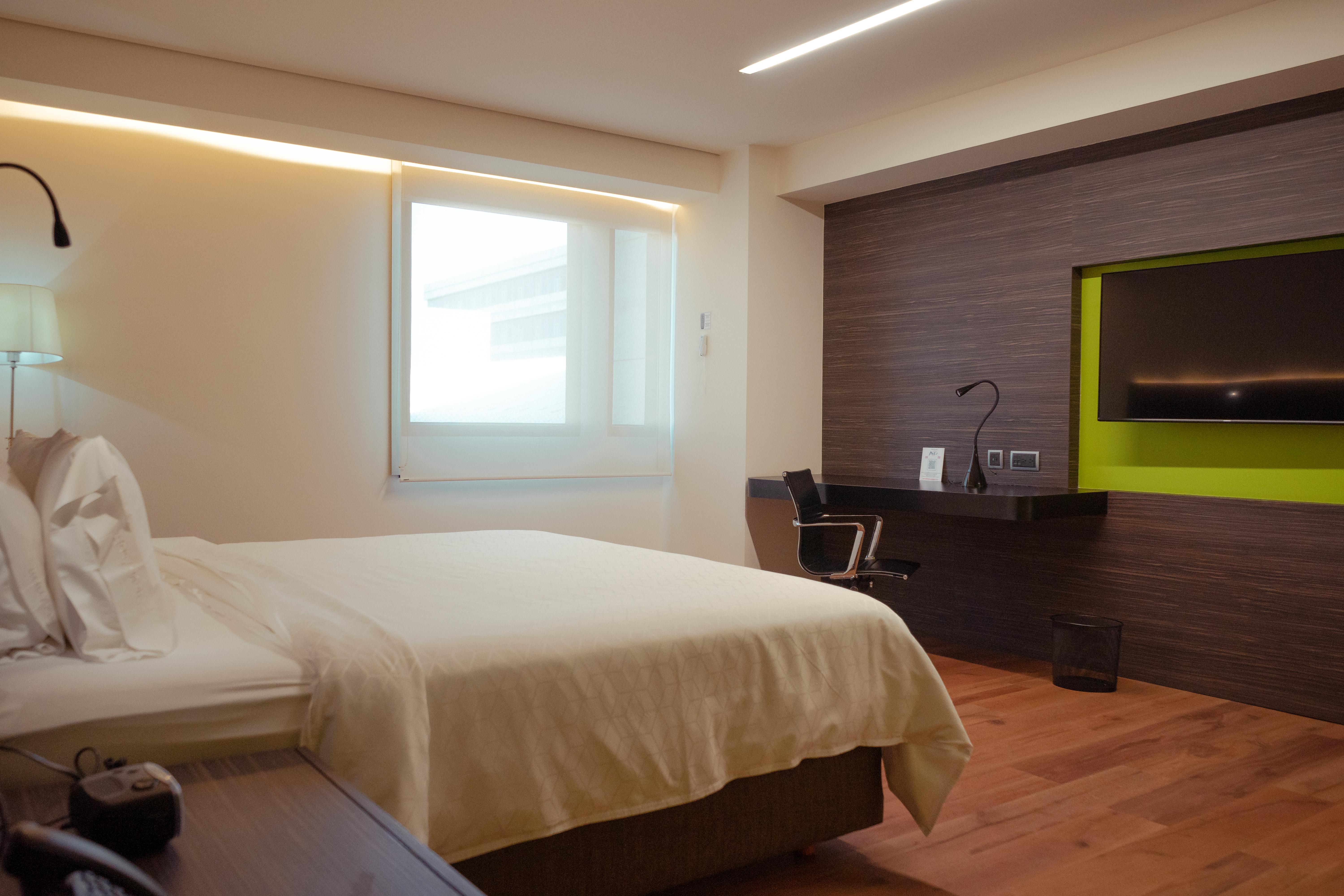 Express Aeropuerto By Ihg Hotel 4*